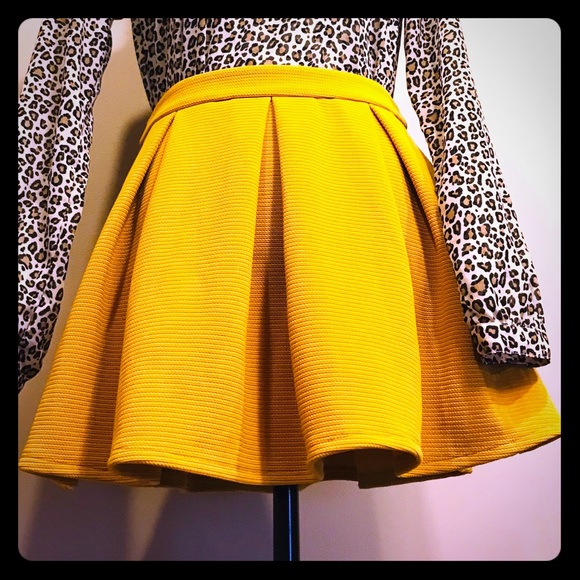 Forever 21 Dresses & Skirts - 🎀Forever 21 Yellow Mini-Skirt🎀